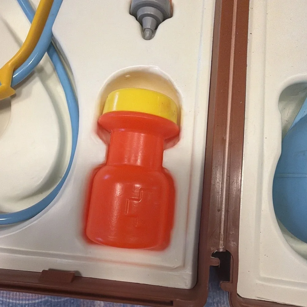 Fisher Price Medical Kit #936 "Complete" Good Condition Set ~ Vintage 1977 USA - Picture 12 of 14